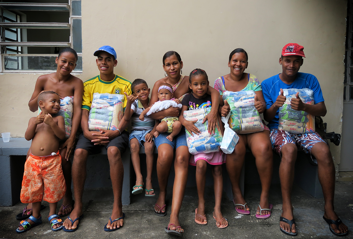Coque-familias-w-food-baskets-IMG_3597.jpg